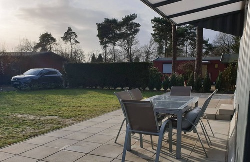 Meerlo House | Holiday container / chalet on a great campsite (up to 6 people)