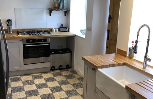 Pentraeth Cottage | Holiday Cottage for 6, 5 mins from Pentraeth Beach, Anglesey