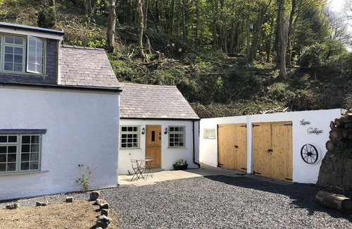 Pentraeth Cottage | Holiday Cottage for 6, 5 mins from Pentraeth Beach, Anglesey