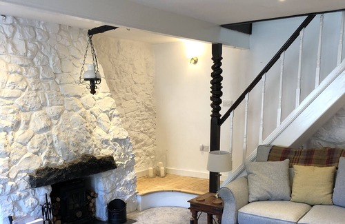 Pentraeth Cottage | Holiday Cottage for 6, 5 mins from Pentraeth Beach, Anglesey