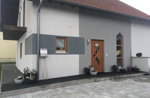 Bruck in der Oberpfalz House | Holiday Home 'Ferienhaus Mit Terrasse' with Private Terrace, Private Garden and Wi-Fi