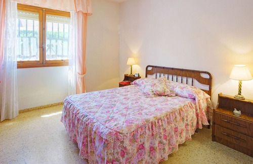 San Miguel de Salinas House | Holiday Home in San Miguel de Salinas with Private Terrace