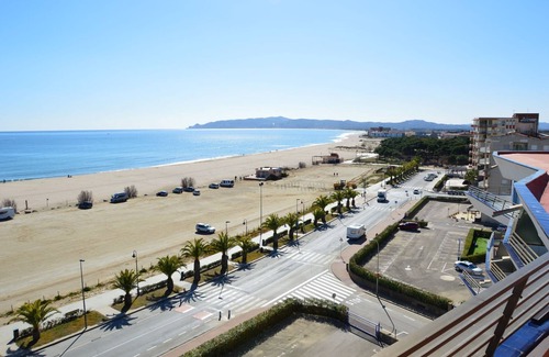 L'Estartit Apartment | Holiday flat 'Catalonia Atico' near the beach with terrace and air conditioning