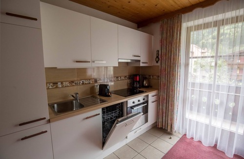 Dorfgastein Apartment | holiday flat in the wintersport & hiking paradise Gastein, with WLAN