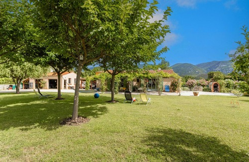 Caudies-de-Fenouilledes House | Holiday Home 'Au Vert' with Balcony and Wi-Fi