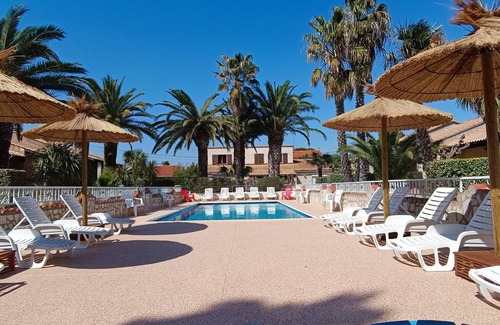 Roquefort-des-Corbieres House | Holiday Home 'La Capelle 4 Persons 876' with Shared Pool, Wi-Fi and Air Conditioning
