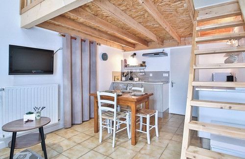 Saint-Julien-des-Landes Apartment | Holiday Apartment "Studio Le Petit Julien" with Shared Garden & Wi-Fi
