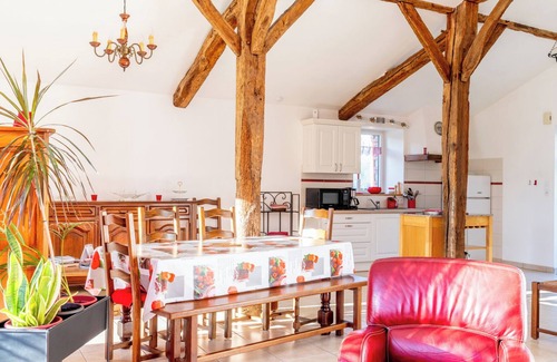 Saint-Julien-des-Landes House | Holiday Home 'La Grange - Gîte Calme En Campagne' with Private Terrace, Private Garden and Wi-Fi