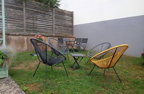 Dossenheim-sur-Zinsel House | Holiday Home "Chez Jeanne, Charming House" with Private Garden and Wi-Fi