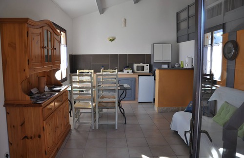 La Robine-sur-Galabre House | Holiday Home 'Les Iris' with Mountain View, Private Terrace and Wi-Fi