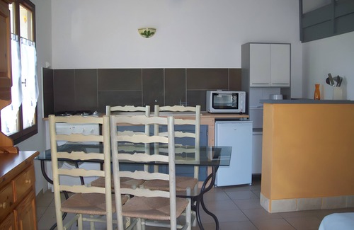 La Robine-sur-Galabre House | Holiday Home 'Les Iris' with Mountain View, Private Terrace and Wi-Fi
