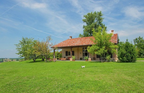 Sariano Apartment | Holiday Home in Carpaneto near Castles & Pool