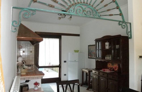 Pimonte House | holiday home a few km from the Sorrento peninsula with garden and parking space
