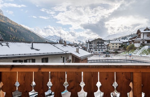 San Giovanni di Fassa House | Holiday Home 'Casa Rossetti Big' with Mountain View, Balcony and Wi-Fi
