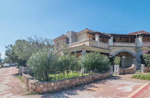 Case Peschiera-Lu Fraili House | Holiday Home 'Villetta Sarda' with Private Terrace and Air Conditioning