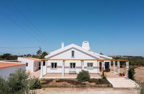 Reguengos de Monsaraz House | Holiday Home 'Courela Da Lameira' with Private Terrace, Wi-Fi and Air Conditioning