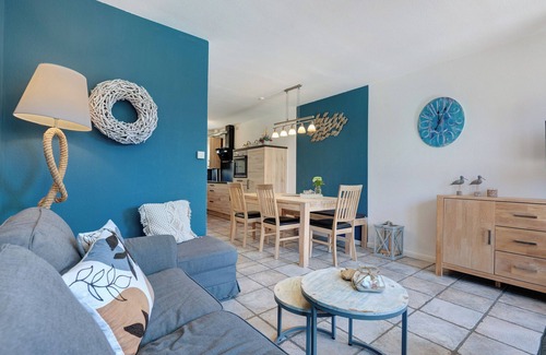 St. Peter-Ording House | Holiday Home 'Düün Drööm' with Private Terrace, Private Garden and Wi-Fi