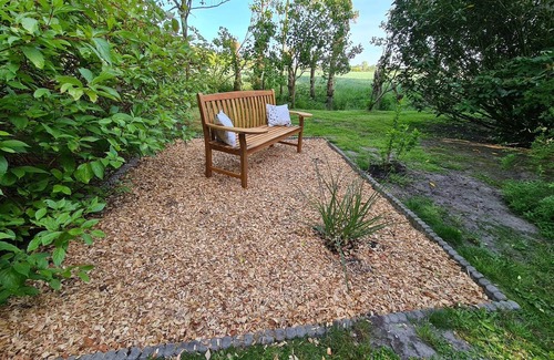 Padingbuttel House | Holiday Home "Lübs" with Private Garden & Wi-Fi