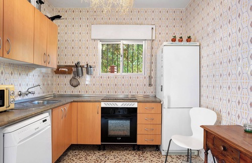 Barrio Nuevo House | Holiday Home 'Villa Disfrutones' with Private Pool, Terrace and Garden