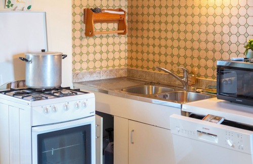 Plobannalec-Lesconil House | Holiday Home 'Gite Terre Mer Des Sables Blancs' with Private Terrace, Private Garden and Wi-Fi