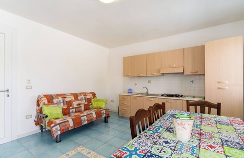 Marina di Mancaversa House | Holiday Home 'La Perla - Zaffiro' with Balcony and Air Conditioning