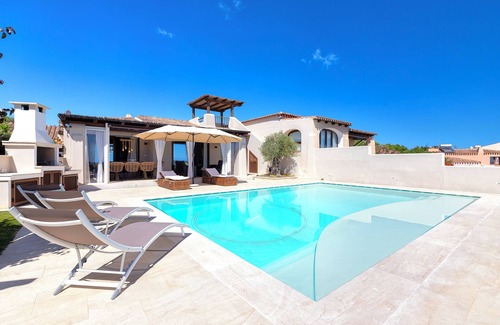 Punta De Su Turrione House | Holiday Home 'Flora Sea View' with Sea View, Wi-Fi and Air Conditioning