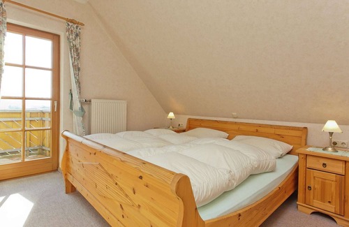 Muhlbach House | Holiday home in the Knüllgebirge with balcony
