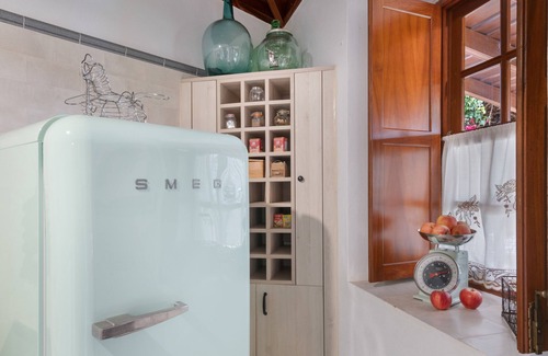 San Andres y Sauces House | Holiday Home 'El Bebedero De Los Sauces' with Sea View, Private Pool and Wi-Fi