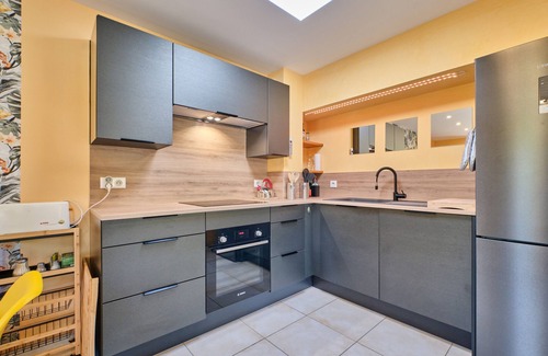 Saint-Antoine-l'Abbaye House | Holiday Home 'Les Bambous' with Private Terrace and Wi-Fi