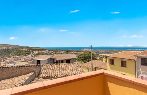 Scano di Montiferro House | Holiday Home 'Mari E Monti' with Sea View, Wi-Fi and Air Conditioning