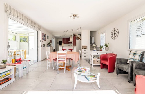 Pornic House | Holiday Home '19 - Havre De Paix' with Private Terrace, Private Garden and Wi-Fi