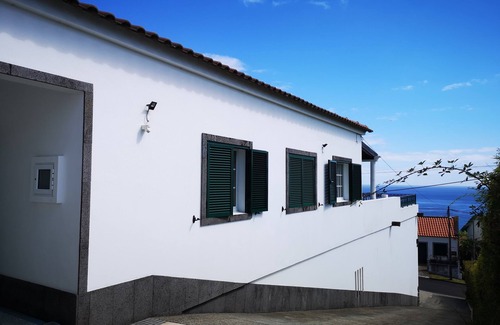 Ribeira Cha House | Holiday Home 2 Minutes from the Beach and Close to Major Tourist Attractions!