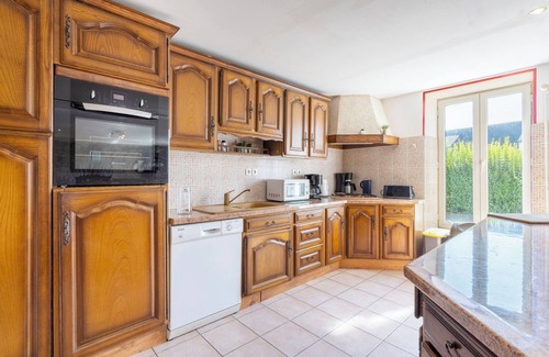 Penmarch House | Holiday Home 800 m From the Beach with Private Terrace and Private Garden