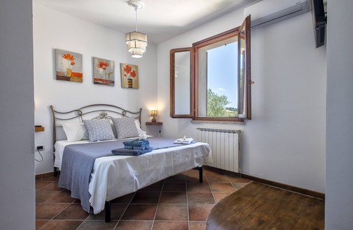 Sassari House | Holiday Home 'A Casa Di Sara' with Private Terrace, Wi-Fi and Air Conditioning