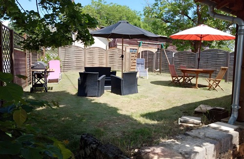 Sainte-Nathalene House | Holiday Home 'Au Petit Touron Ste Nathalène' with Private Terrace, Private Garden and Wi-Fi