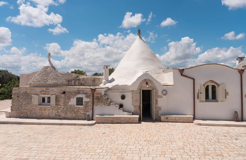 Ceglie Messapica House | Holiday Home 'Aletheia' with Private Pool, Wi-Fi and Air Conditioning