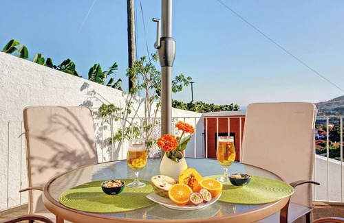 Santa Luzia House | Holiday Home 'A Minha Casa' with Sea View, Private Terrace and Wi-Fi