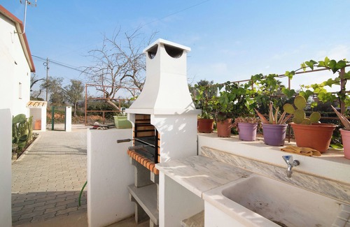 Pechao House | Holiday Home Adelino Guest House with Garden, Grill, A/C & Wi-Fi