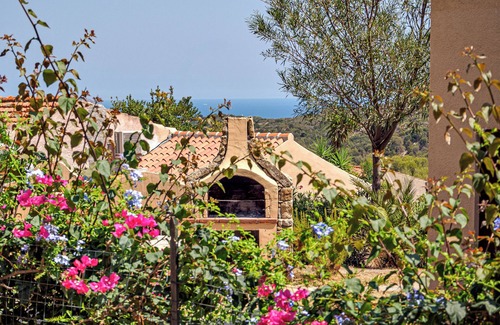Tiriddo House | Holiday Home "Affitti brevi Tiriddò' with Sea View, Shared Pool and Private Terrace