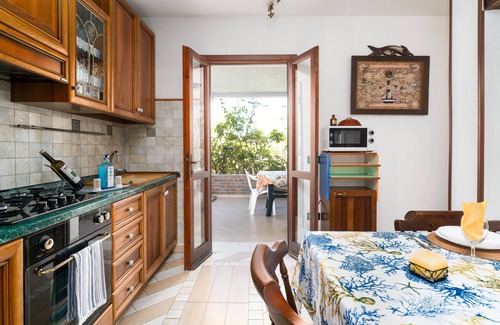 Budoni House | Holiday Home 'Al Mare Da Pépé' Near the Beach with Terrace, Garden and Air Conditioning