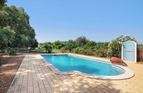 Loule House | Holiday Home 'Alcaria' with Mountain View, Wi-Fi and Air Conditioning