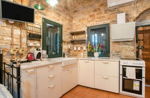 Filoti House | Holiday Home 'Almond Blossom Cottage' with Mountain View, Private Terrace and Wi-Fi