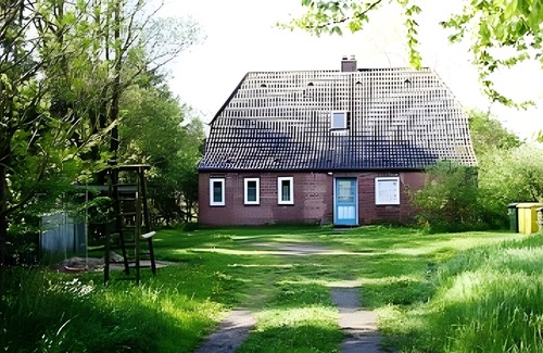 Humptrup House | Holiday Home 'Alte Schule' with Private Terrace, Private Garden and Wi-Fi