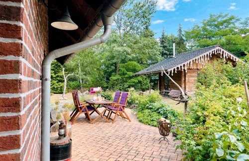 Heinersbruck House | Holiday Home 'Am Rande Des Spreewald' with Private Terrace, Private Garden and Wi-Fi