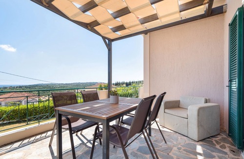 Leivathos House | Holiday Home 'Amalia' with Sea View, Wi-Fi and Air Conditioning