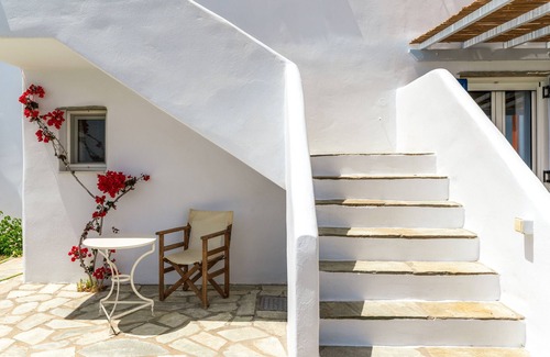 Agios Ioannis House | Holiday Home 'Anemologio 202 Studio Tinos' with Sea View, Wi-Fi and Air Conditioning