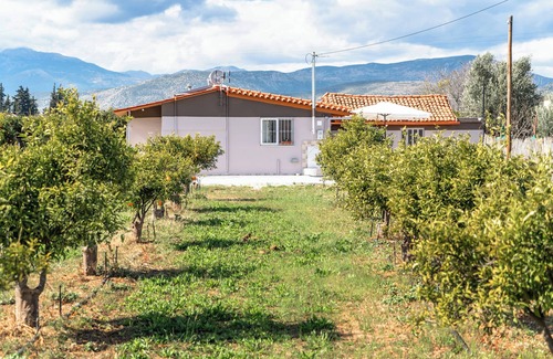 Kefalari House | Holiday Home 'Angela Apartment' with Private Terrace, Wi-Fi and Air Conditioning
