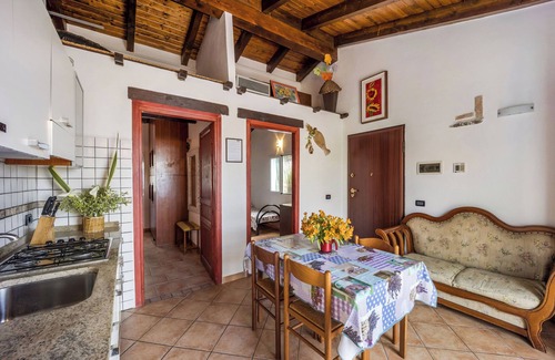 Pompeiana House | Holiday Home "Angolo dei Fiori" with Sea View, Shared Pool & Air Conditioning