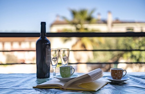 Bari Sardo House | Holiday Home Appartamento LaTorre with Balcony, Terrace & Shared Garden