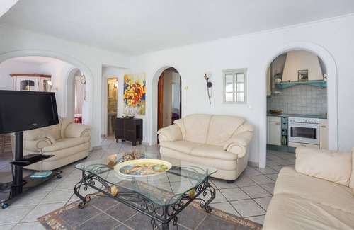 Almadrava Beach House | Holiday Home 'Aquarius' with Private Pool, Wi-Fi and Air Conditioning
